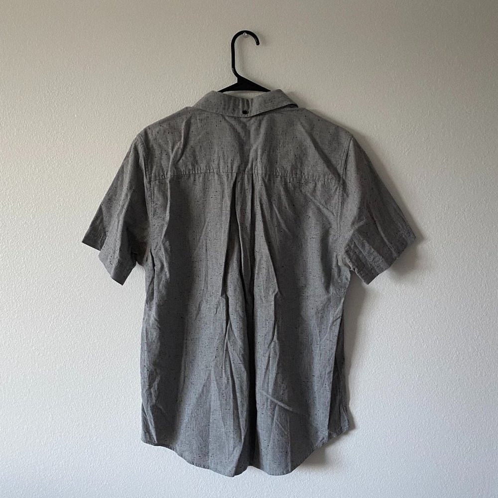 Nixon Men's 3-button casual shirt - Picture 2 of 3